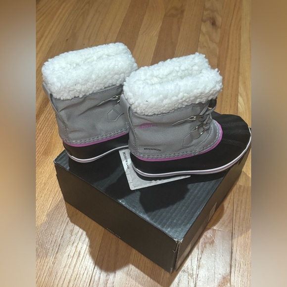 Sorel CHILDREN'S YOOT PAC™ NYLON BOOT Gray/Pink Little Kids Size 11 - Picture 6 of 9